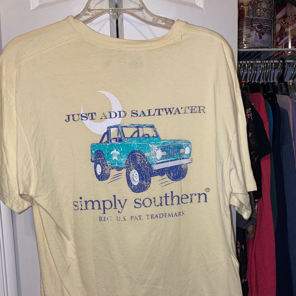 Women’s size large simply southern